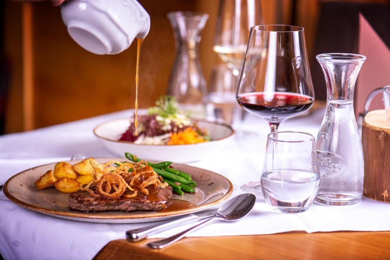Pension Restaurant Dorfalm Leogang Buitenkant foto