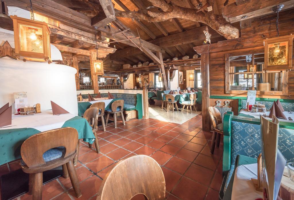 Pension Restaurant Dorfalm Leogang Buitenkant foto