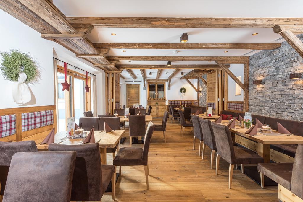 Pension Restaurant Dorfalm Leogang Buitenkant foto